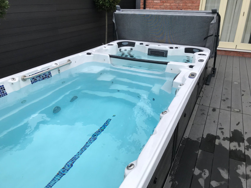 Dual-chamber swim spa
